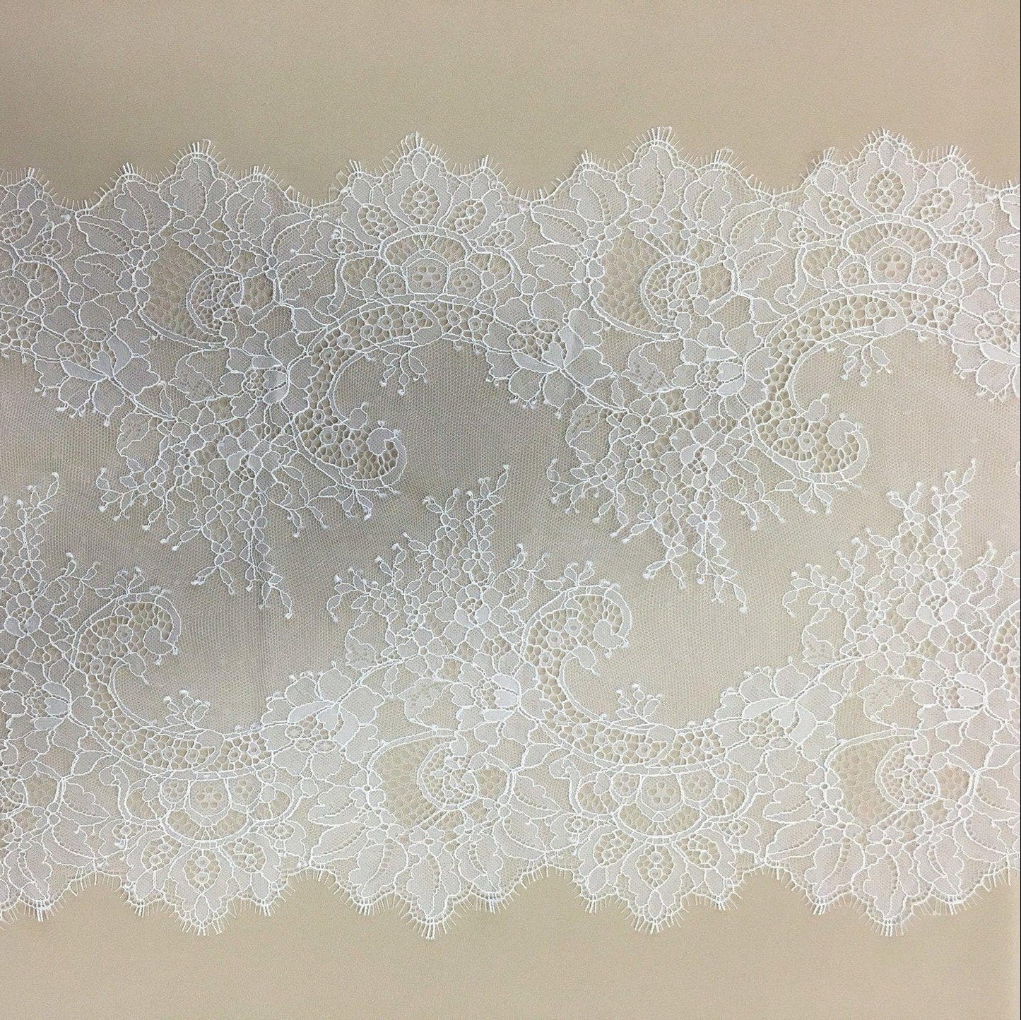WHITE FINE LACE TRIM
