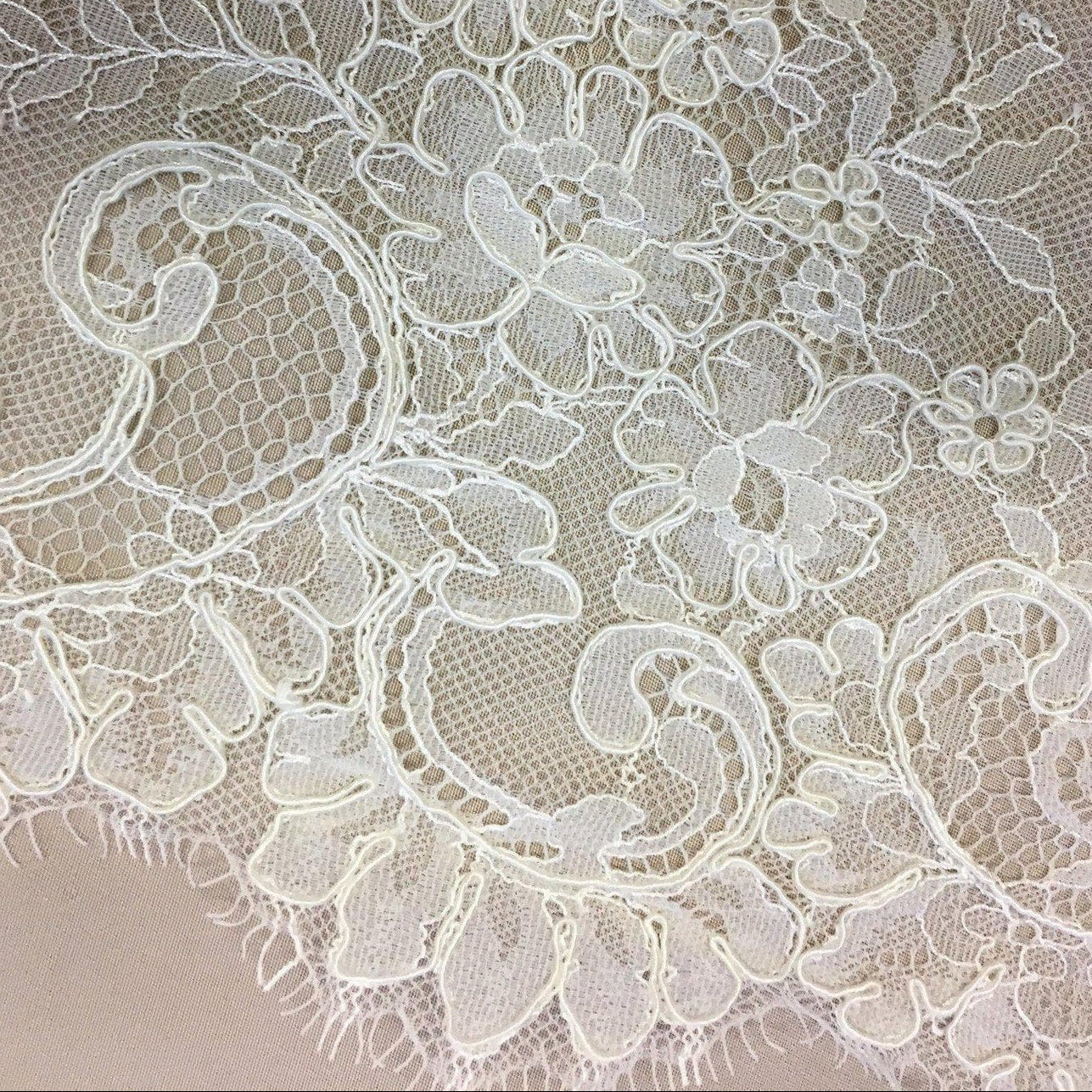 IVORY FINE CORDED LACE TRIM