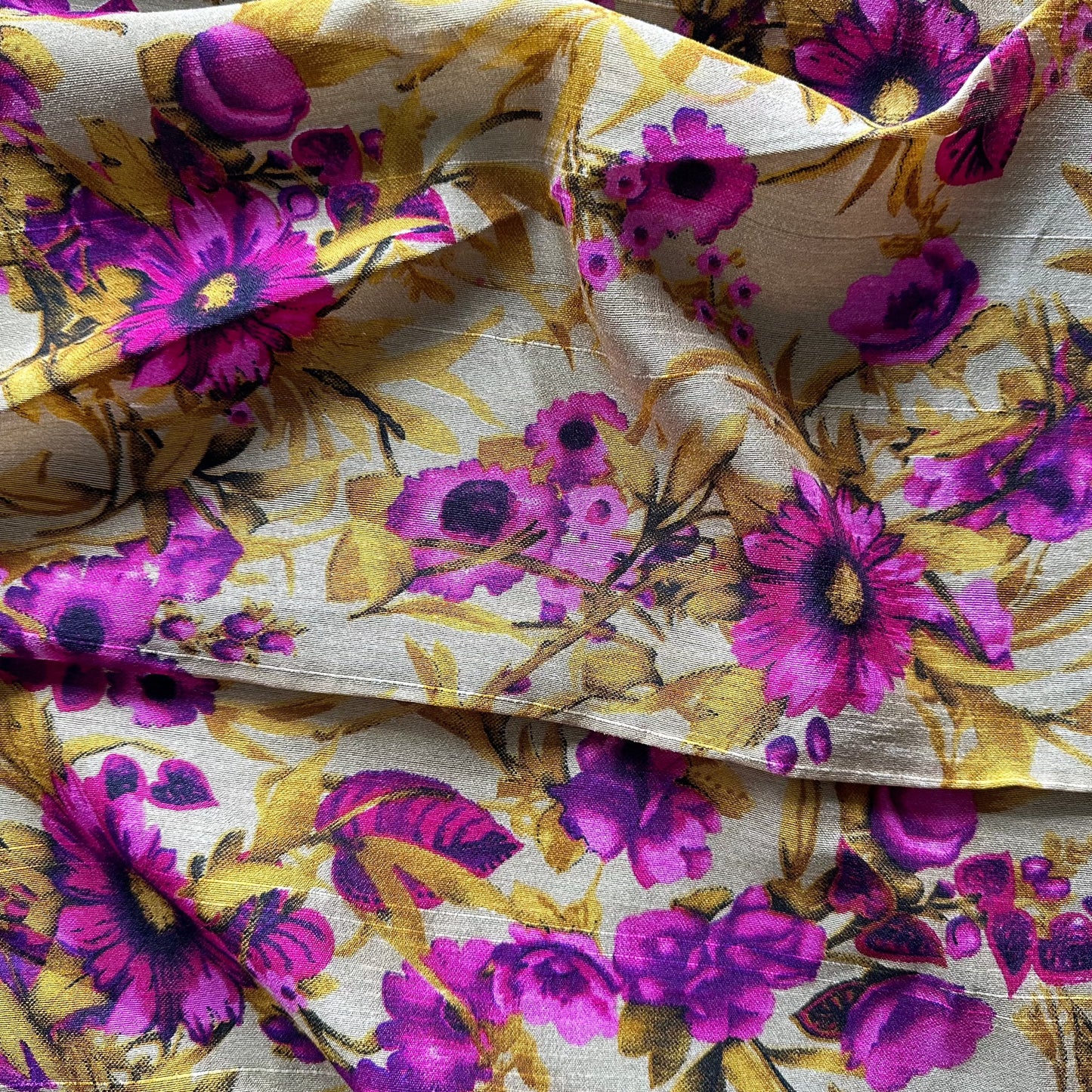 VINTAGE STYLE FLORAL TUSSAR