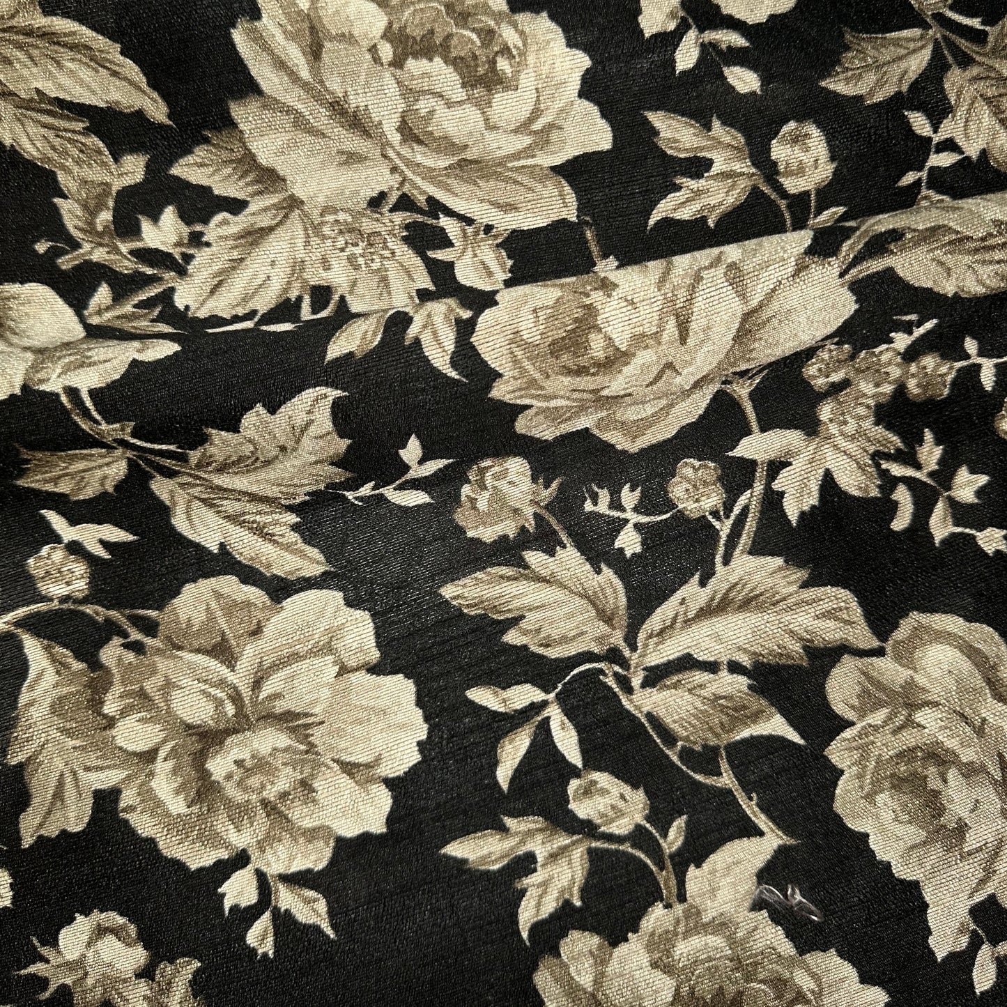 VINTAGE STYLE FLORAL TUSSAR
