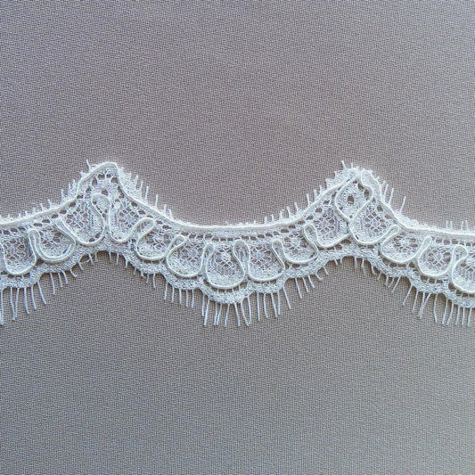 LIGHT IVORY CORDED LACE TRIM