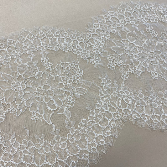LIGHT IVORY FINE LACE TRIM