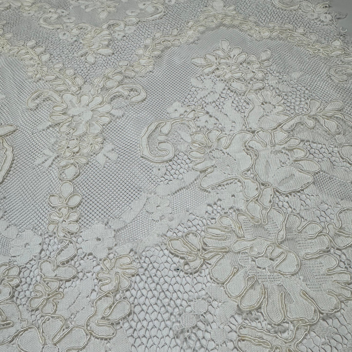 LIMITED EDITION CORDED BRIDAL LACE FAT QUARTER